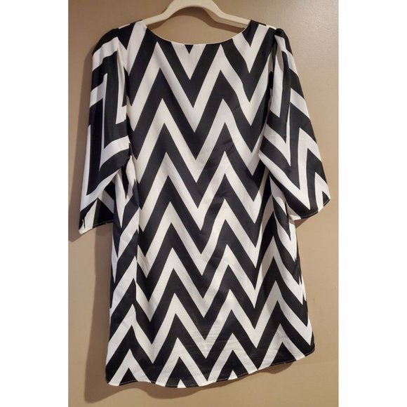 Everly Black & White Geometric Zig Zag Design Quarter Sleeve Mini Dress Sz L - Picture 4 of 8